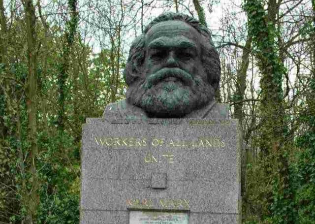 馬克思墓用二維碼 想了解馬克思，來掃一掃吧!